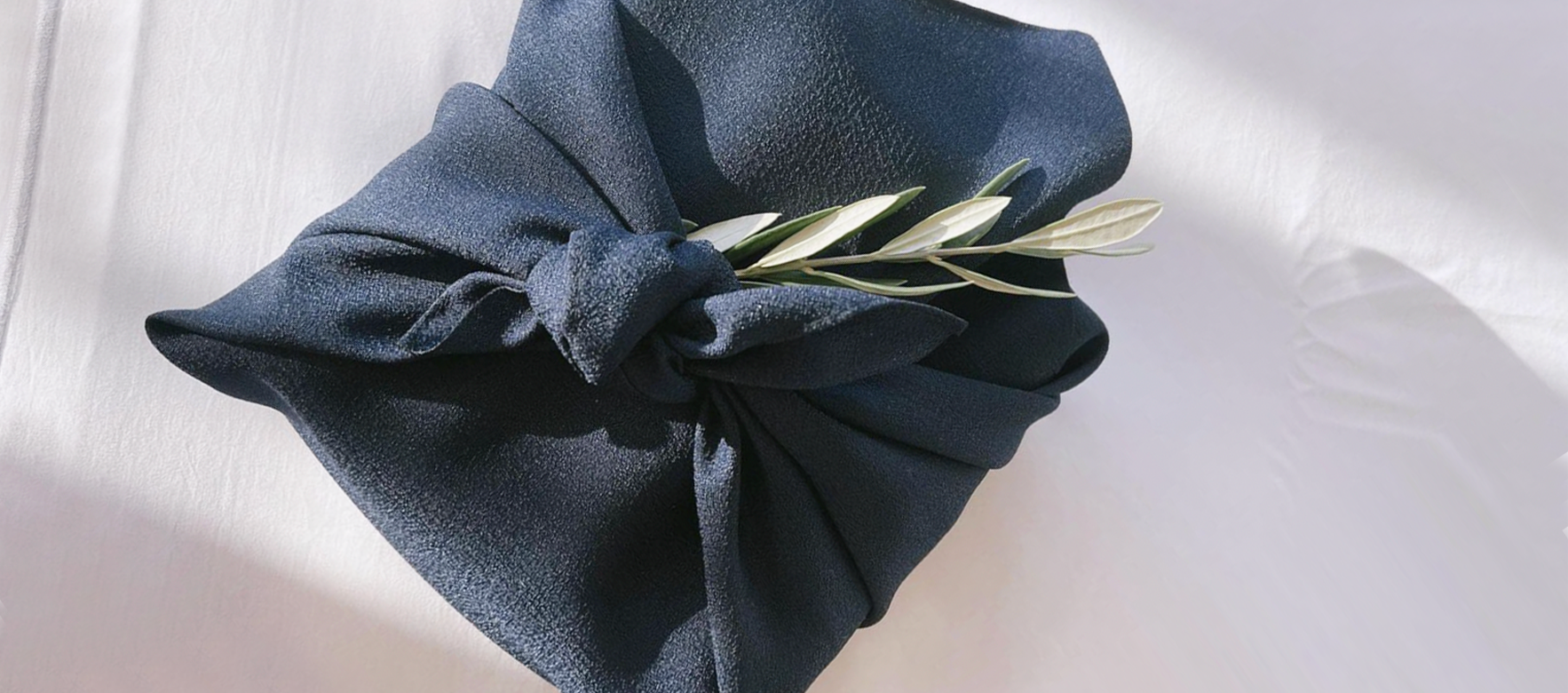 5 Ways to Wrap a Furoshiki, a Sustainable Japanese Wrapping Cloth ...